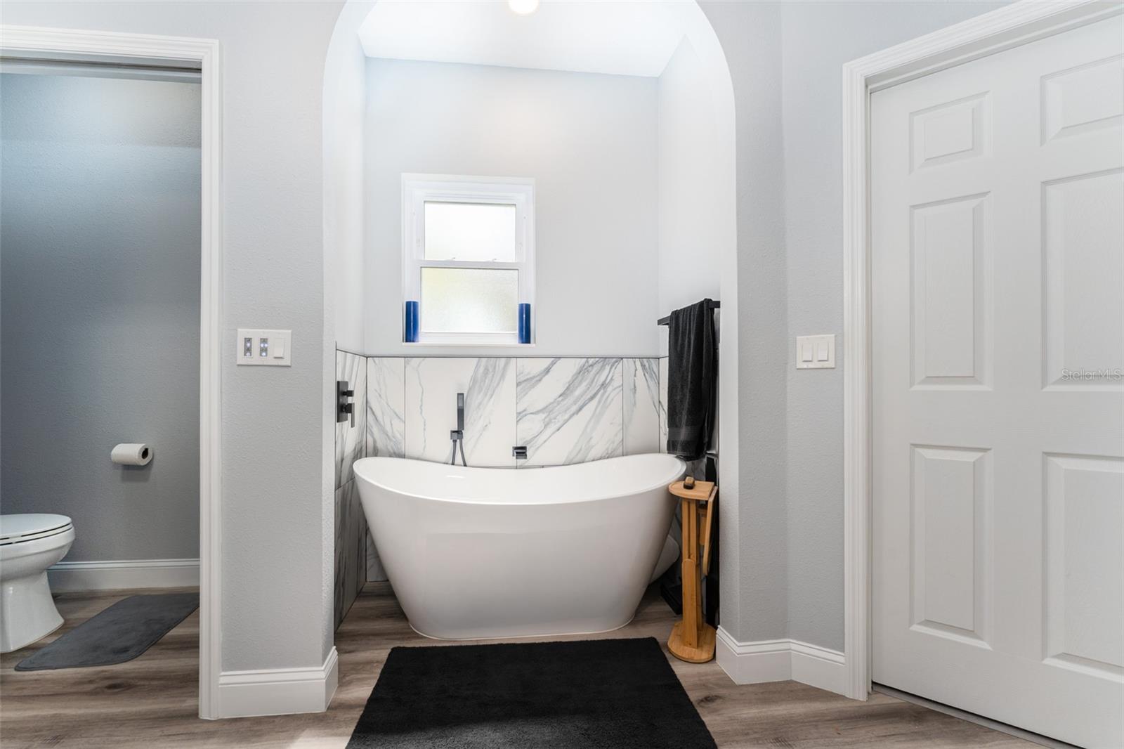 Listing photo id 34 for 4217 Balington Drive