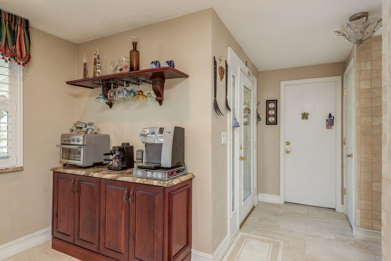 Listing photo id 11 for 723 Merlins Court