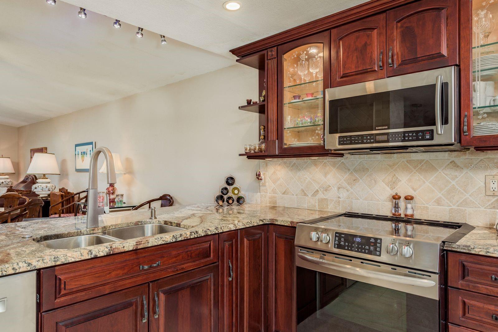 Listing photo id 12 for 723 Merlins Court