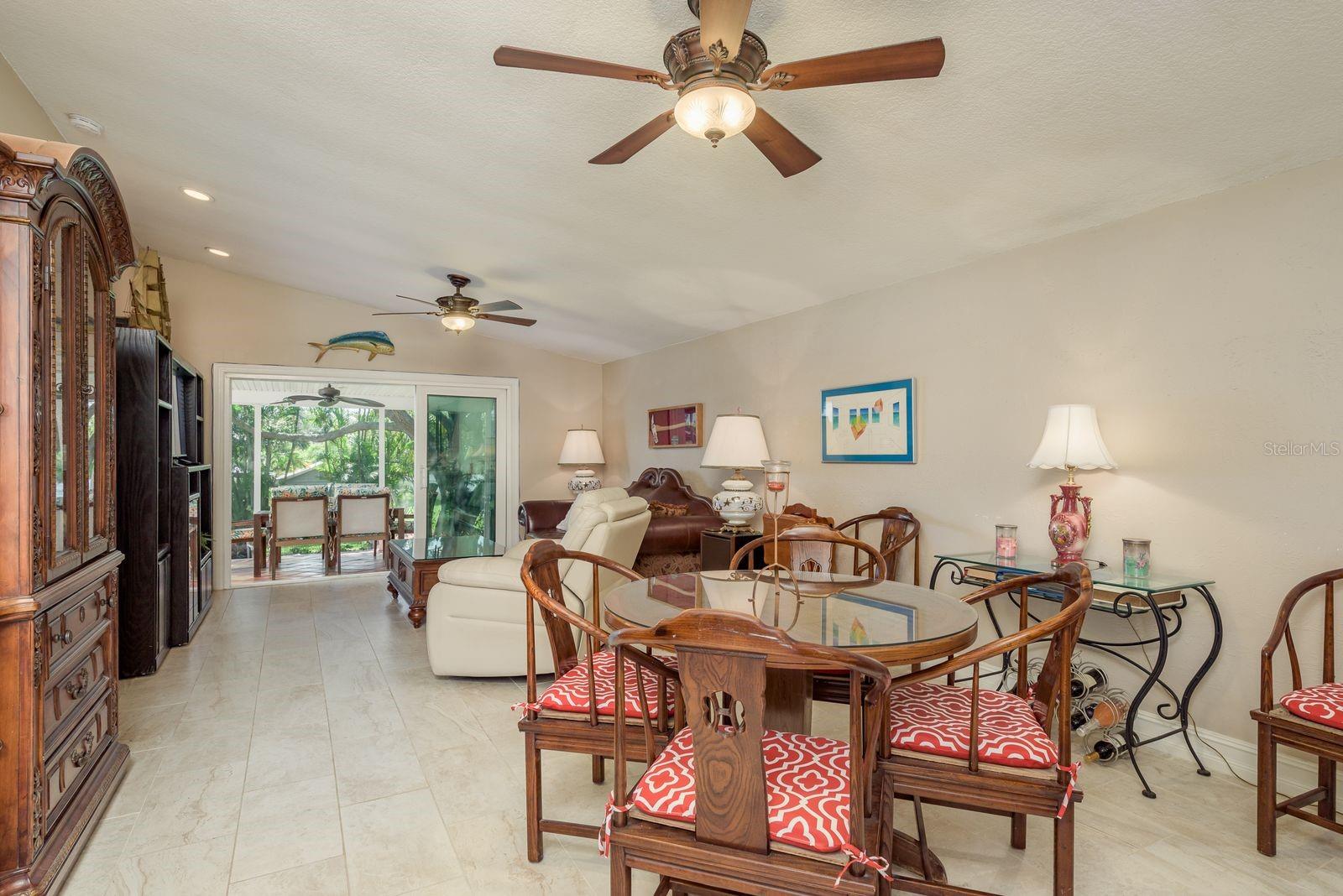 Listing photo id 14 for 723 Merlins Court