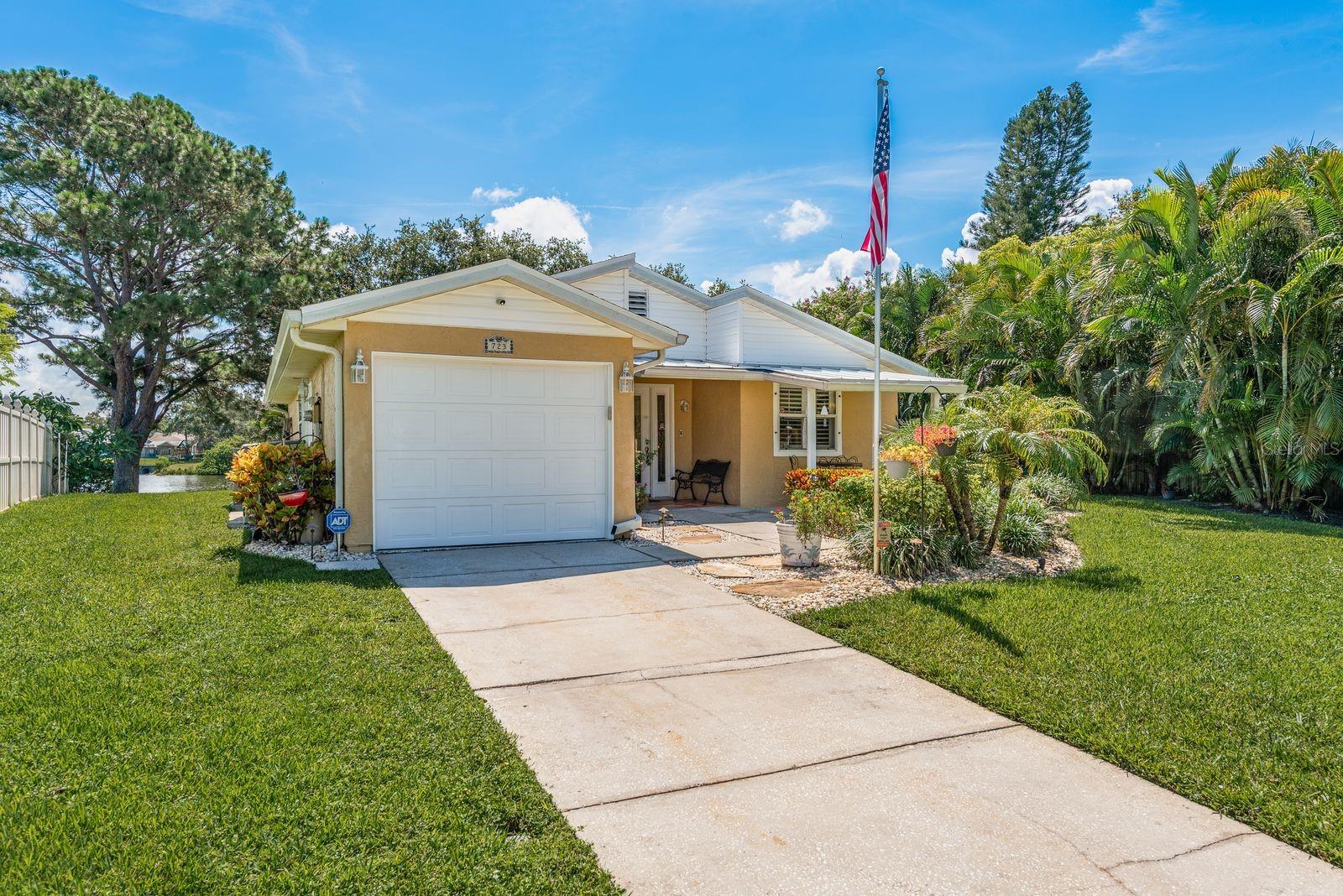 Listing photo id 2 for 723 Merlins Court