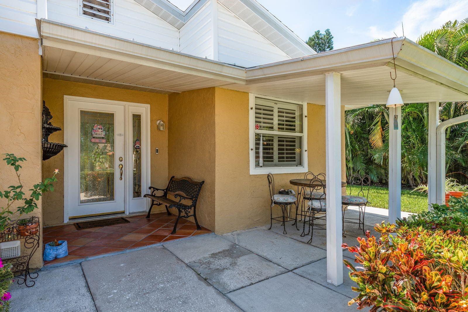 Listing photo id 3 for 723 Merlins Court