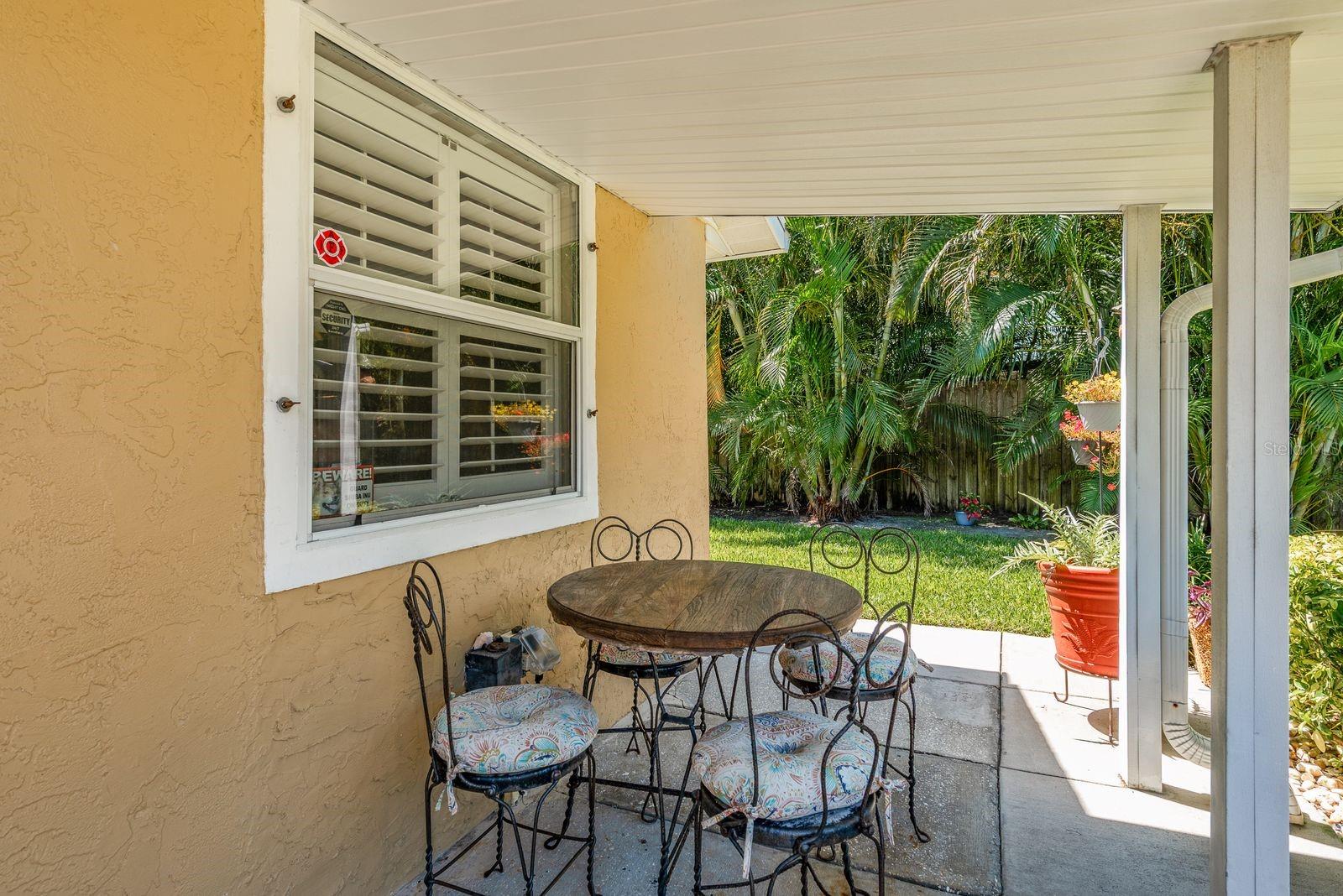 Listing photo id 4 for 723 Merlins Court