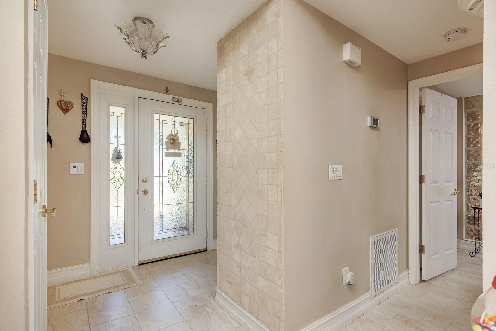 Listing photo id 7 for 723 Merlins Court