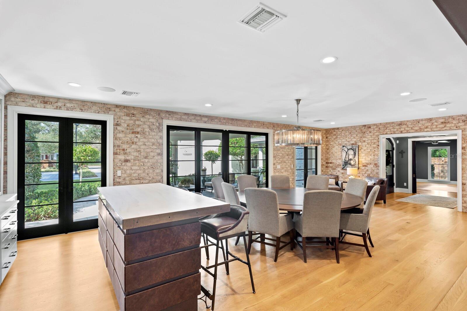 Image 11 of 88 For 1002 Frankland Road