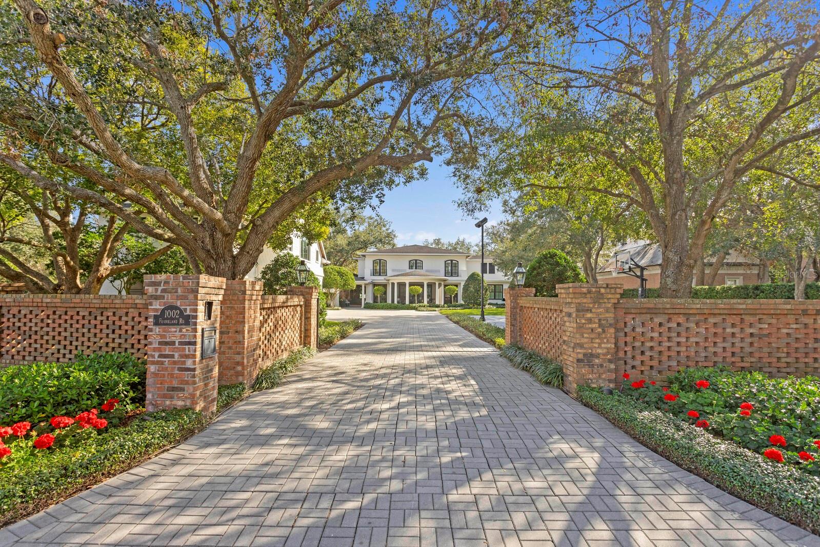 Image 2 of 88 For 1002 Frankland Road