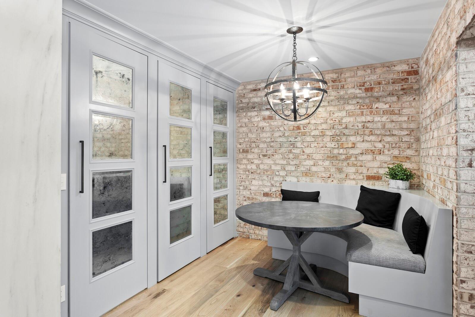 Image 27 of 88 For 1002 Frankland Road