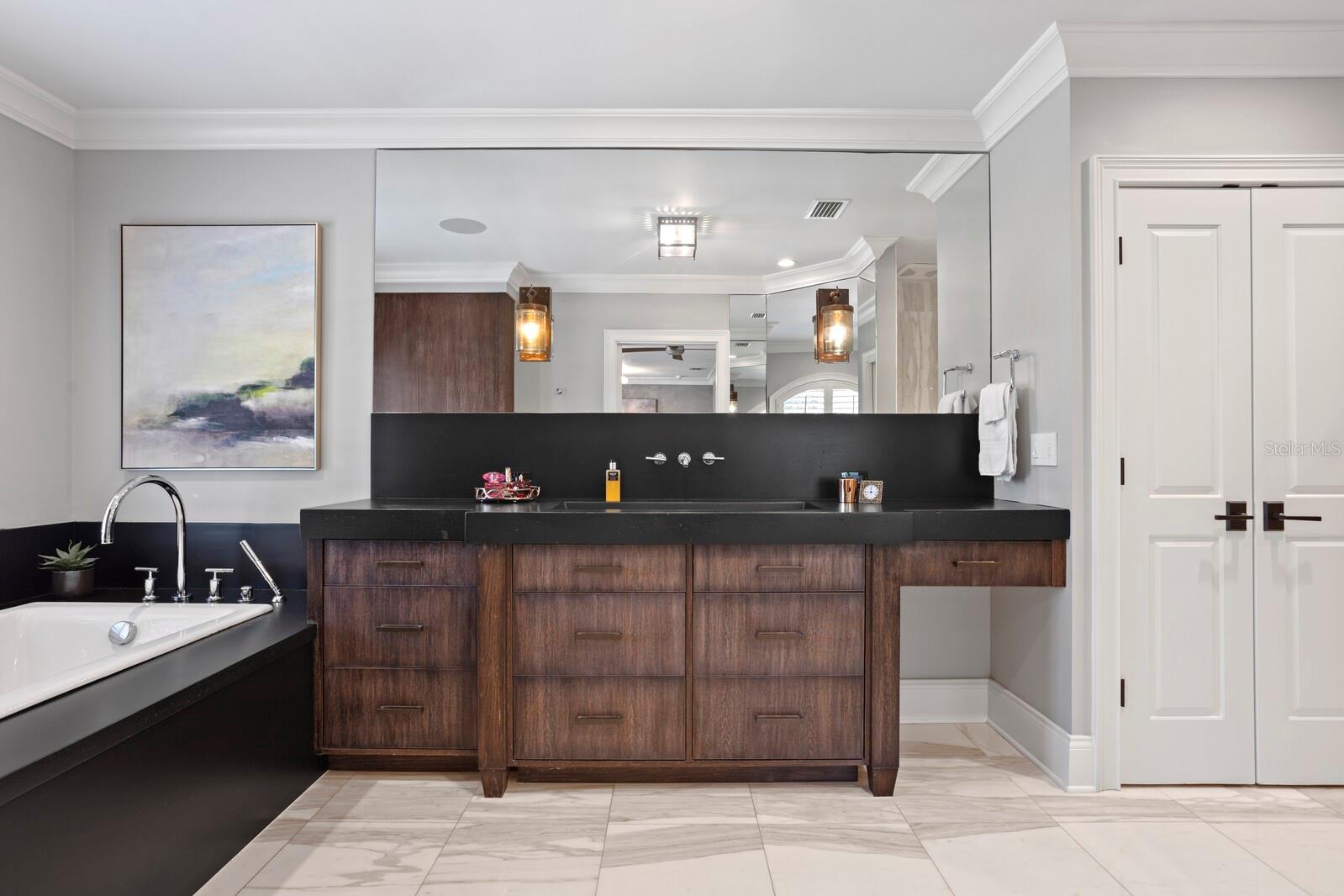 Image 33 of 88 For 1002 Frankland Road