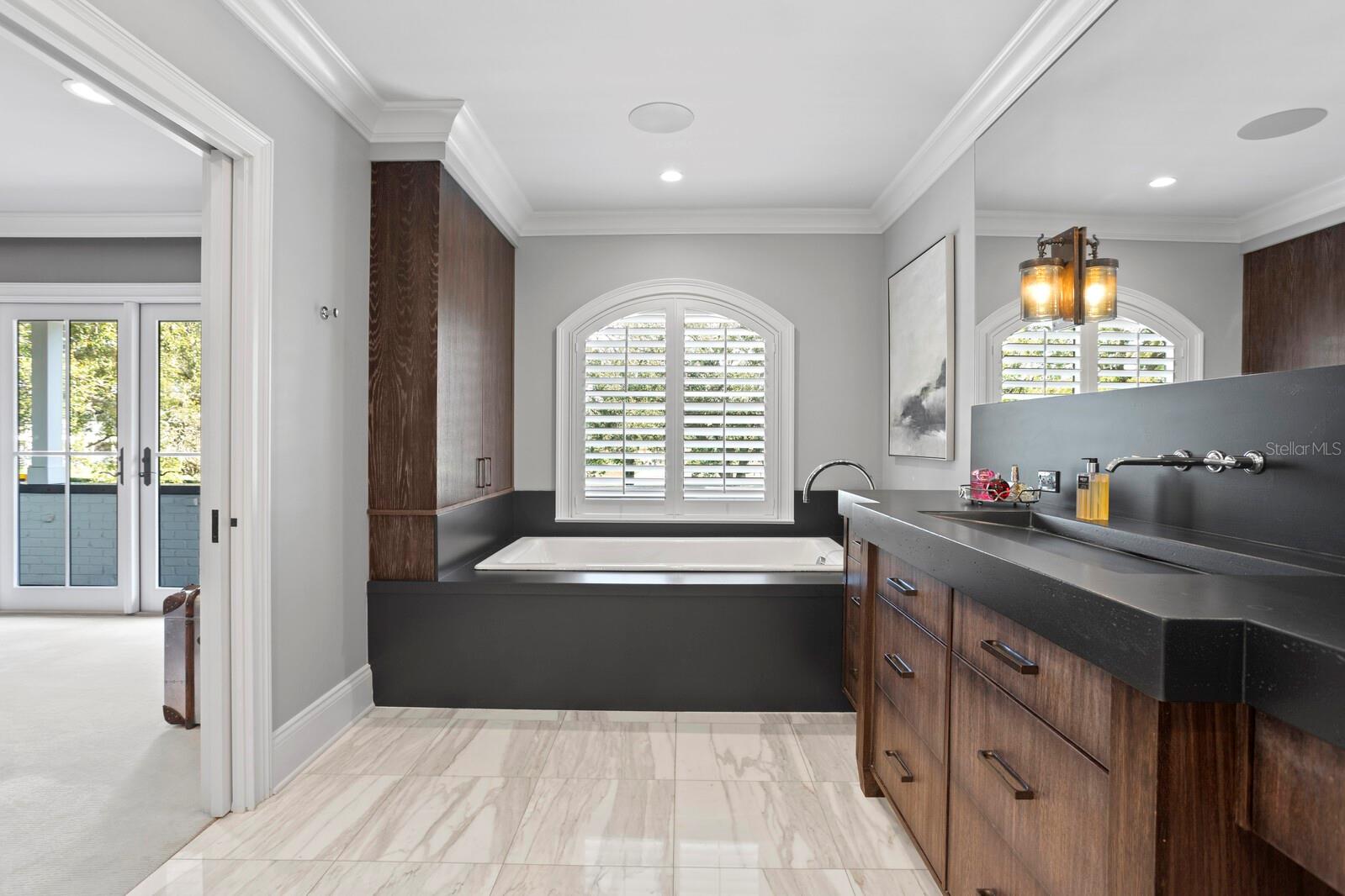 Image 34 of 88 For 1002 Frankland Road