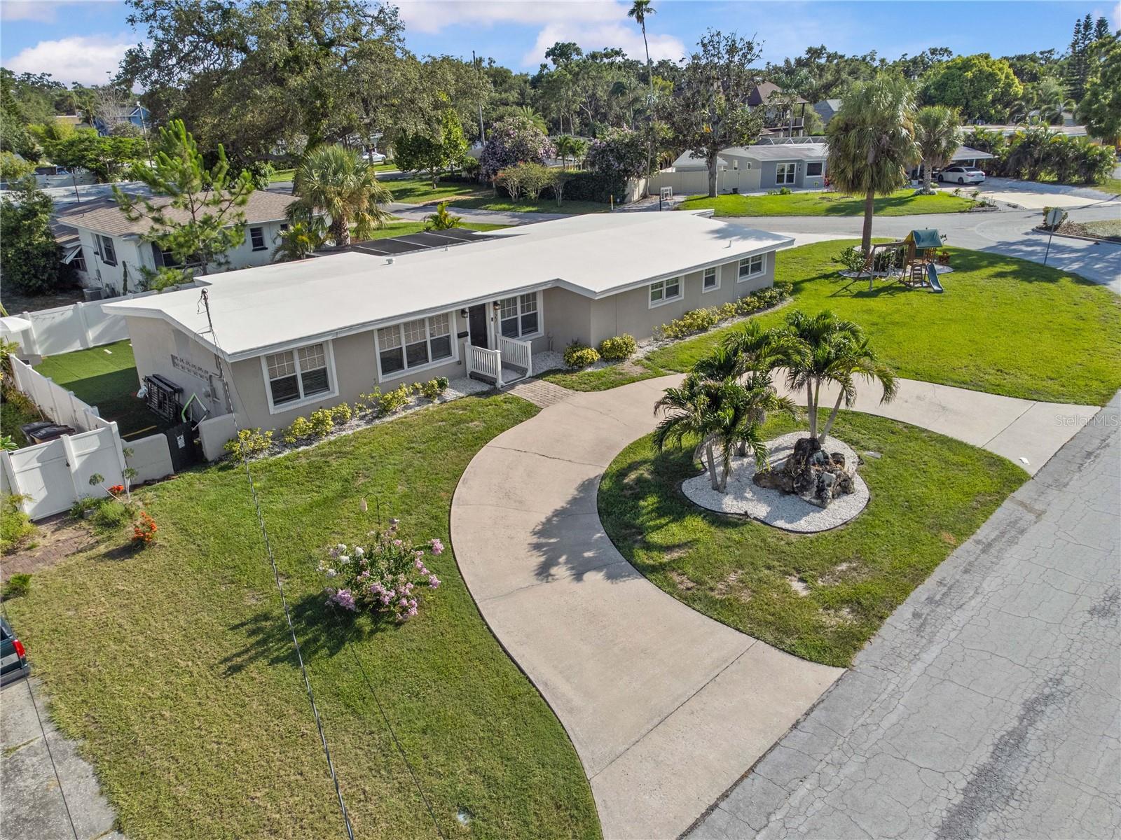 Details for 327 Sunny Lane, BELLEAIR, FL 33756