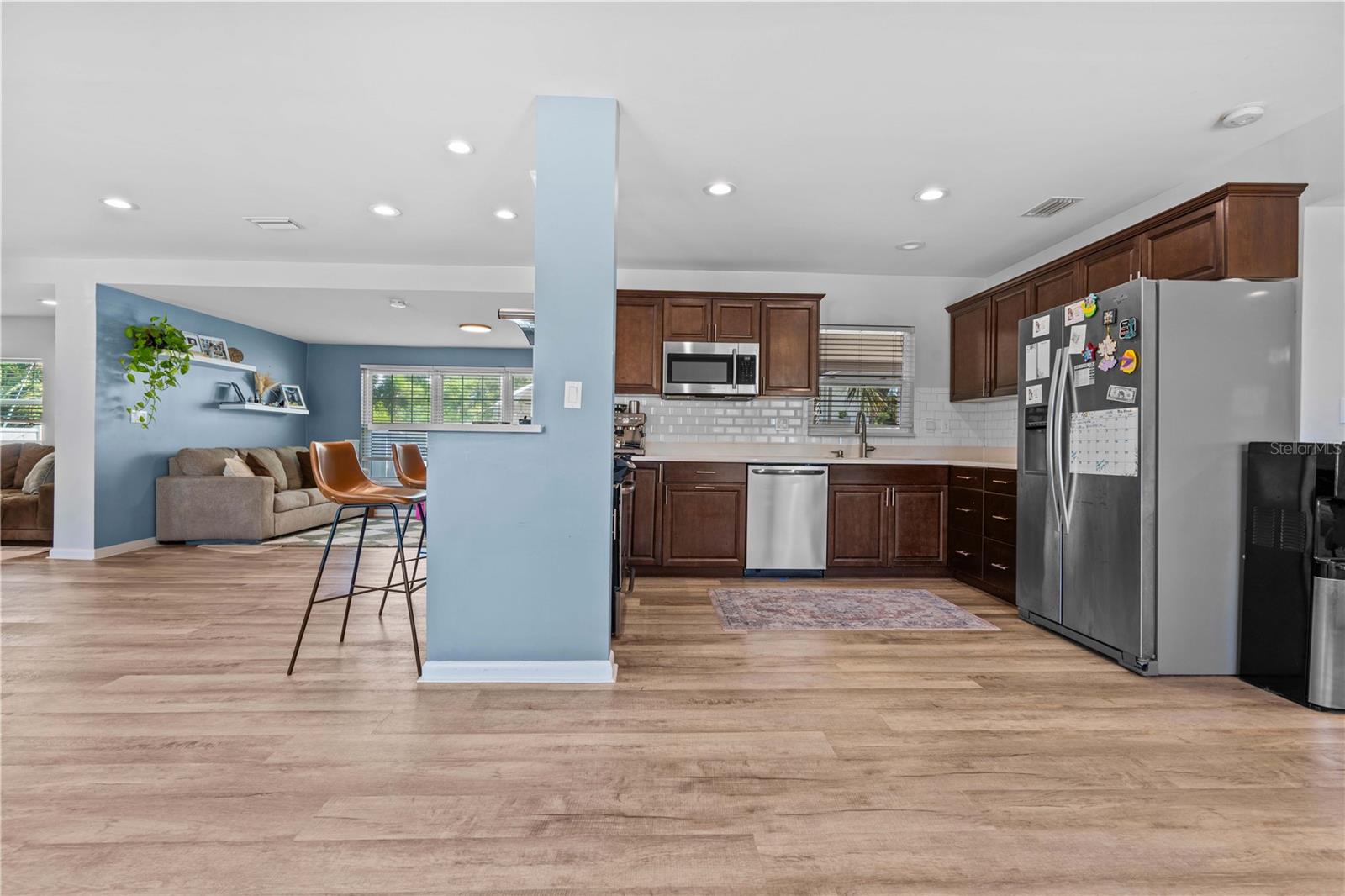 Listing photo id 9 for 327 Sunny Lane