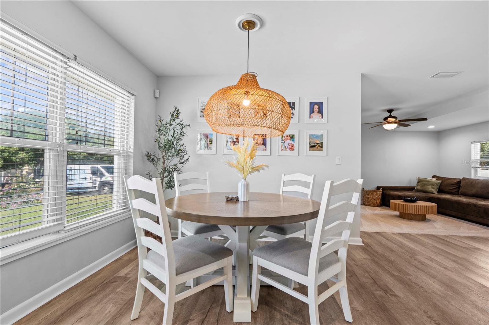 Listing photo id 10 for 327 Sunny Lane