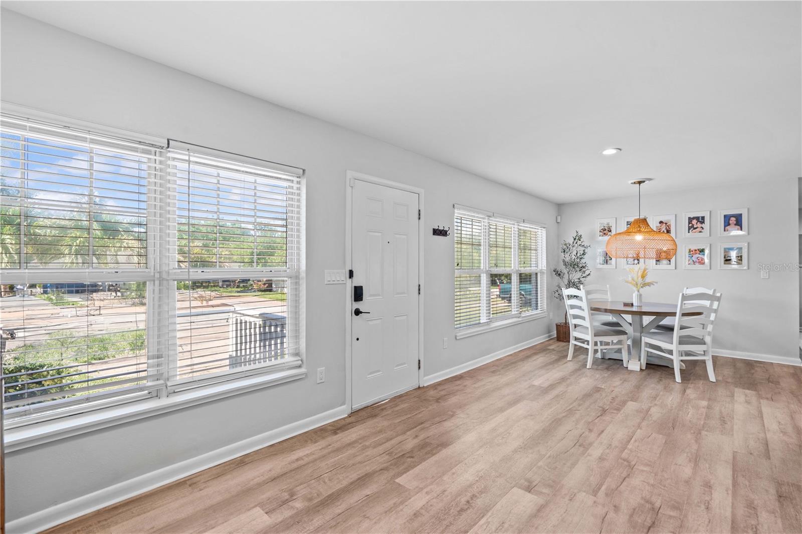 Listing photo id 12 for 327 Sunny Lane
