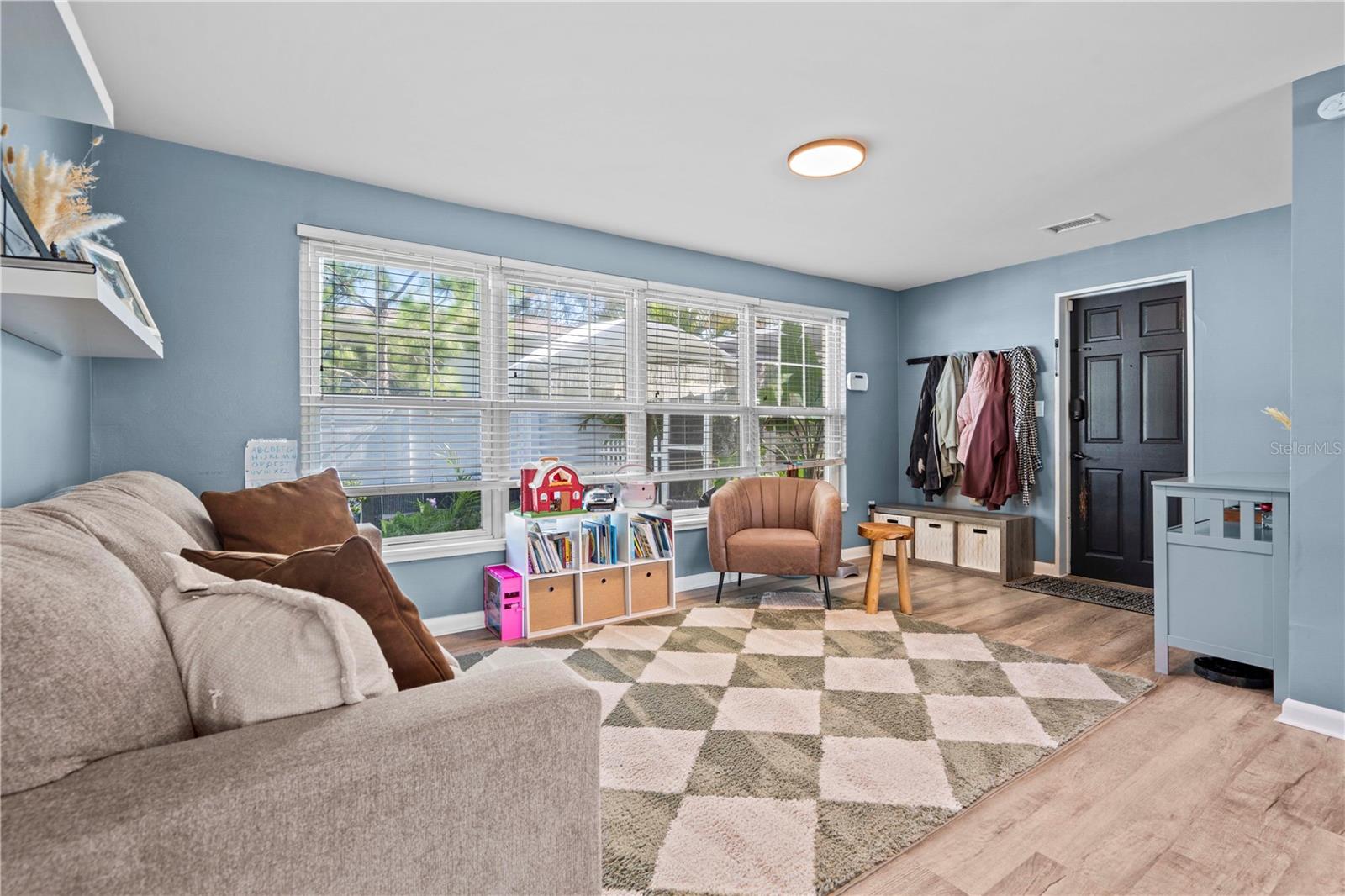 Listing photo id 14 for 327 Sunny Lane