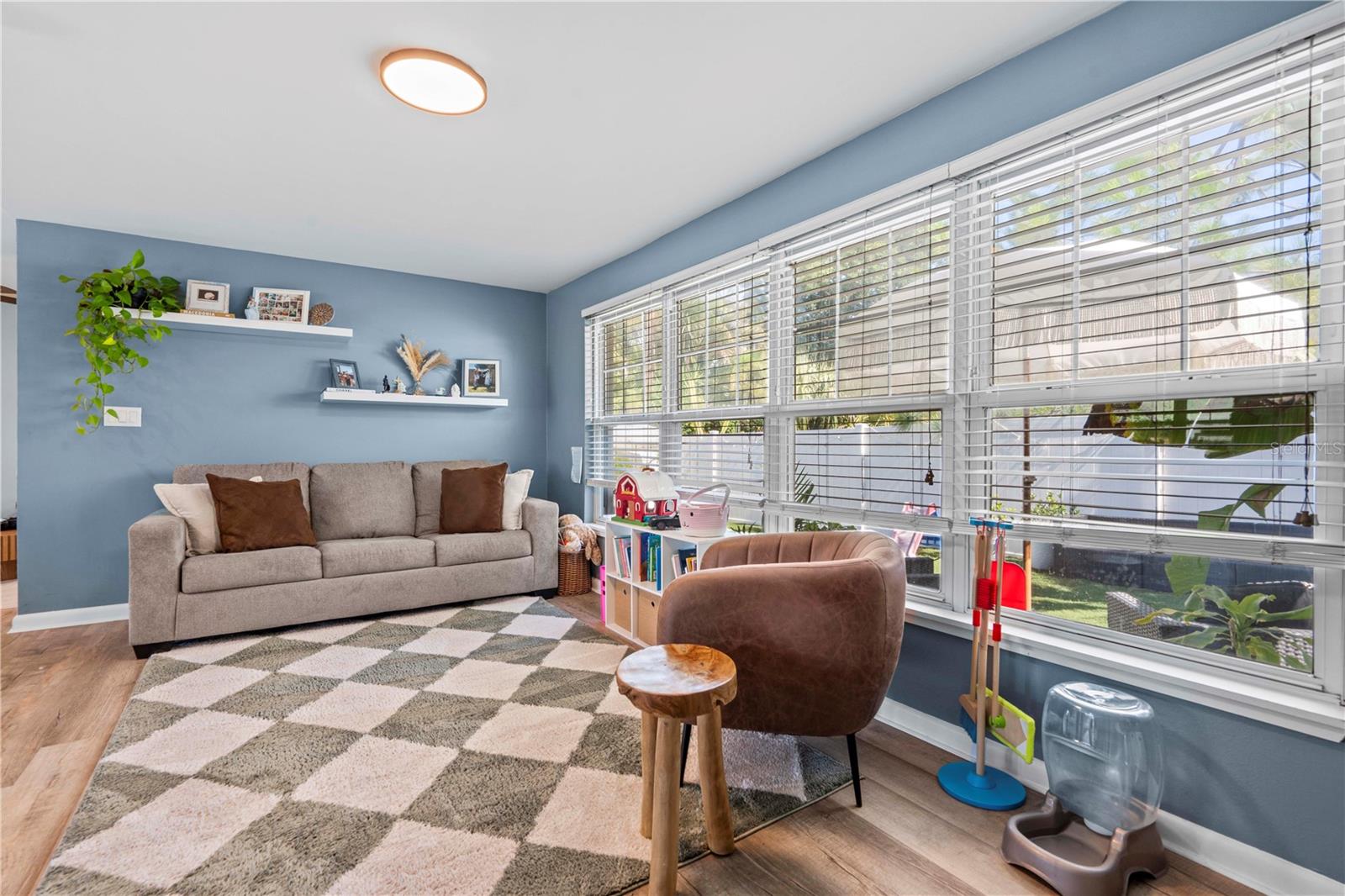 Listing photo id 15 for 327 Sunny Lane