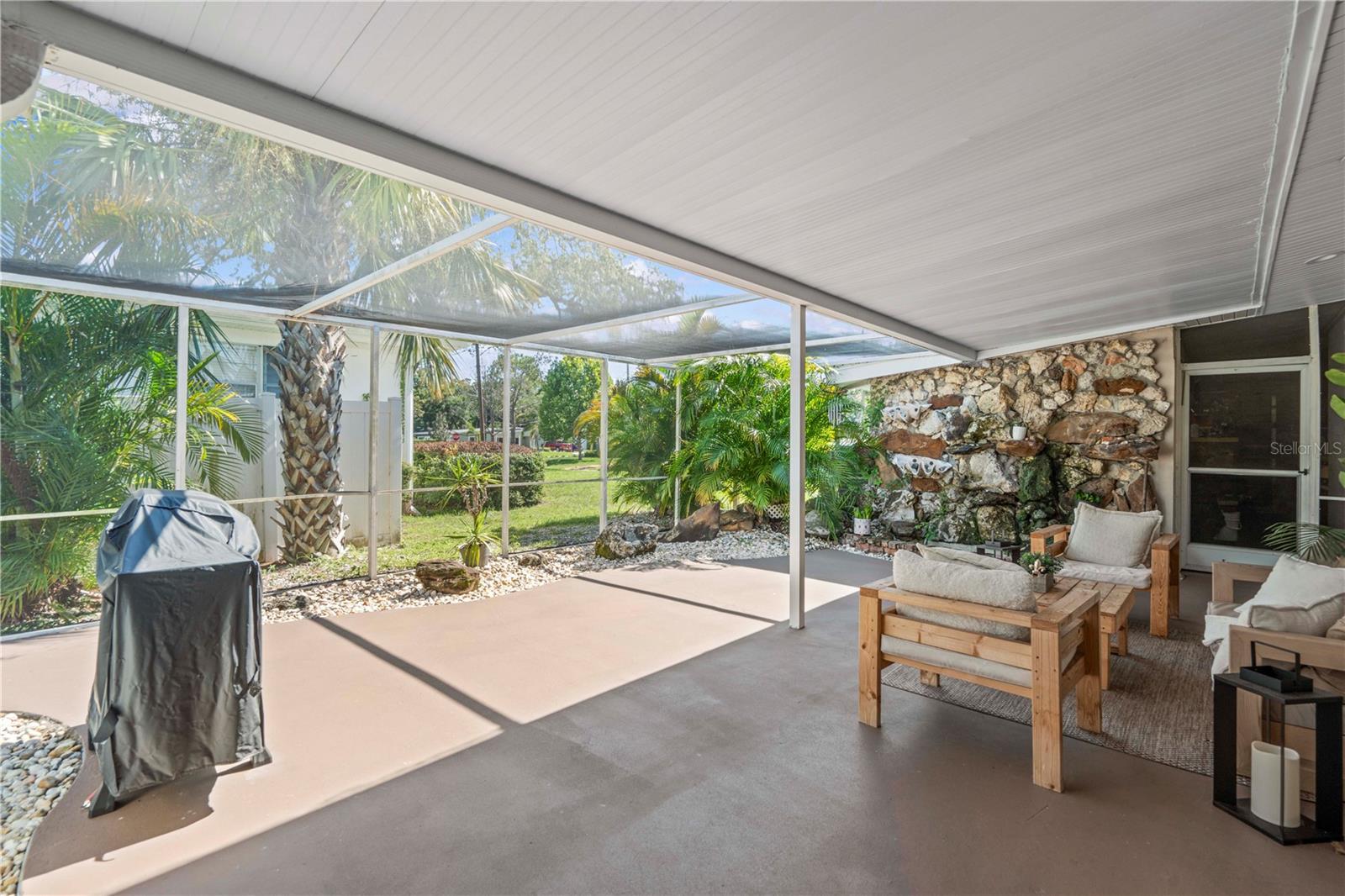 Listing photo id 32 for 327 Sunny Lane