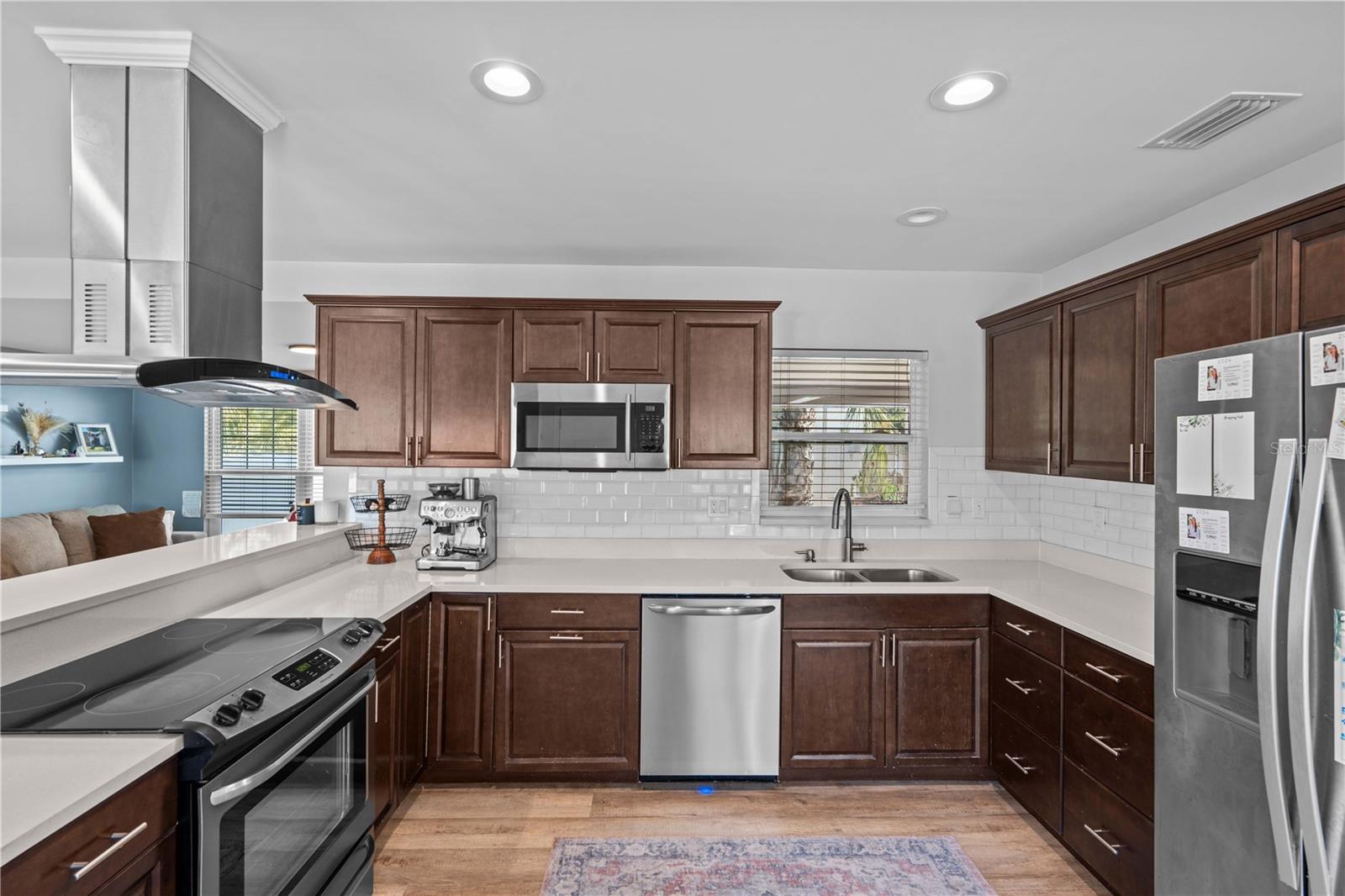 Listing photo id 6 for 327 Sunny Lane