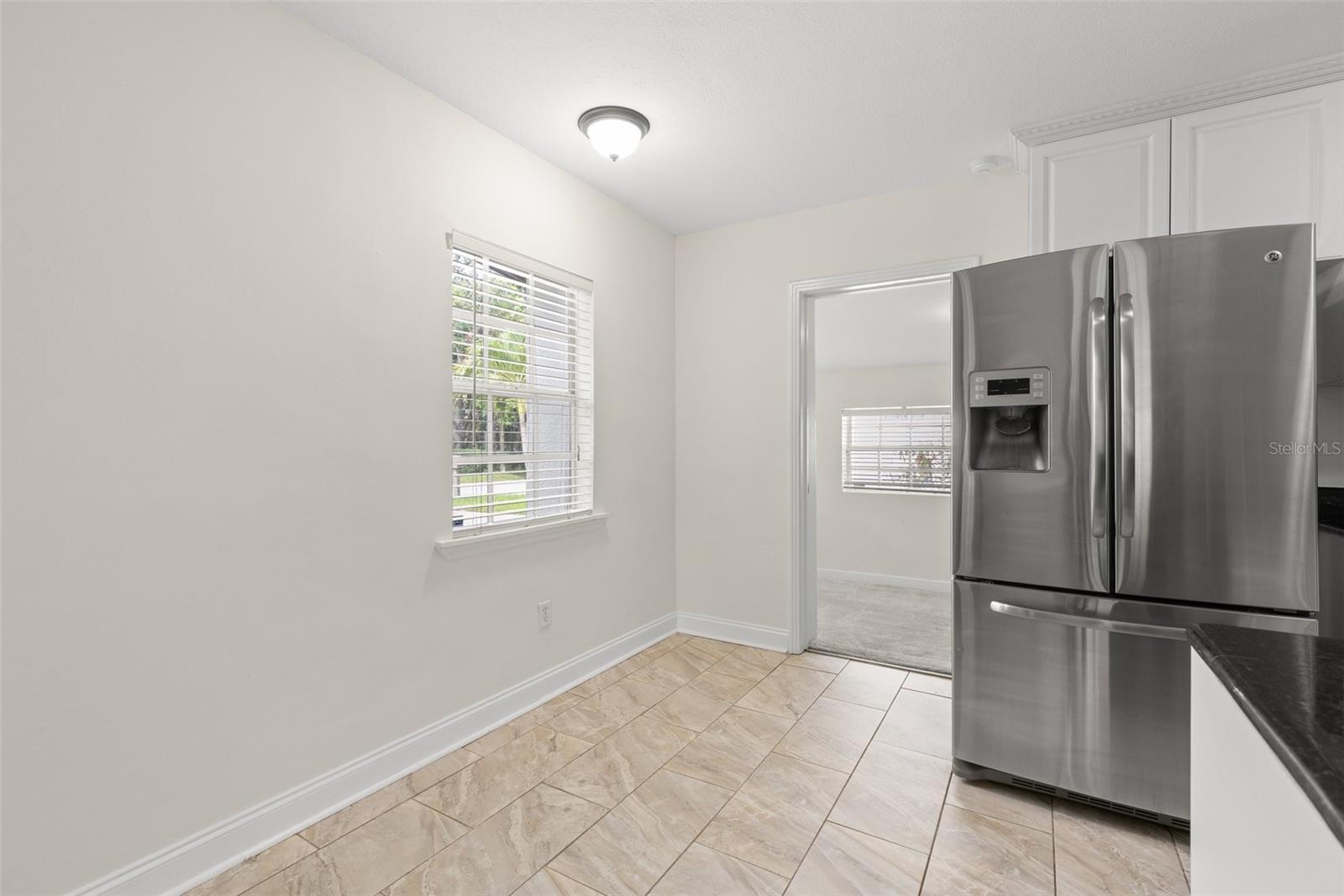 Listing photo id 8 for 3315 Villa Rosa Street