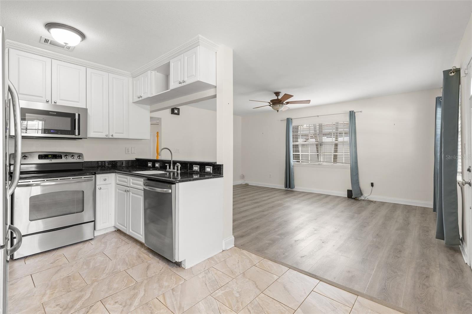 Listing photo id 9 for 3315 Villa Rosa Street