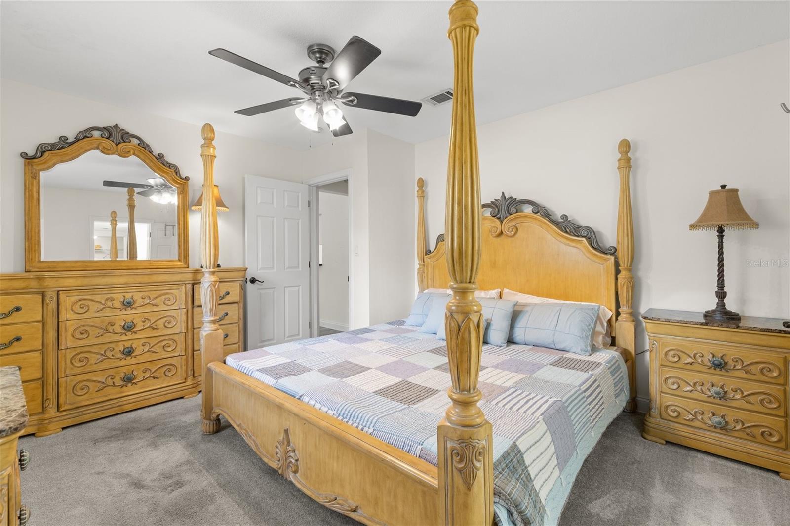 Listing photo id 11 for 3315 Villa Rosa Street