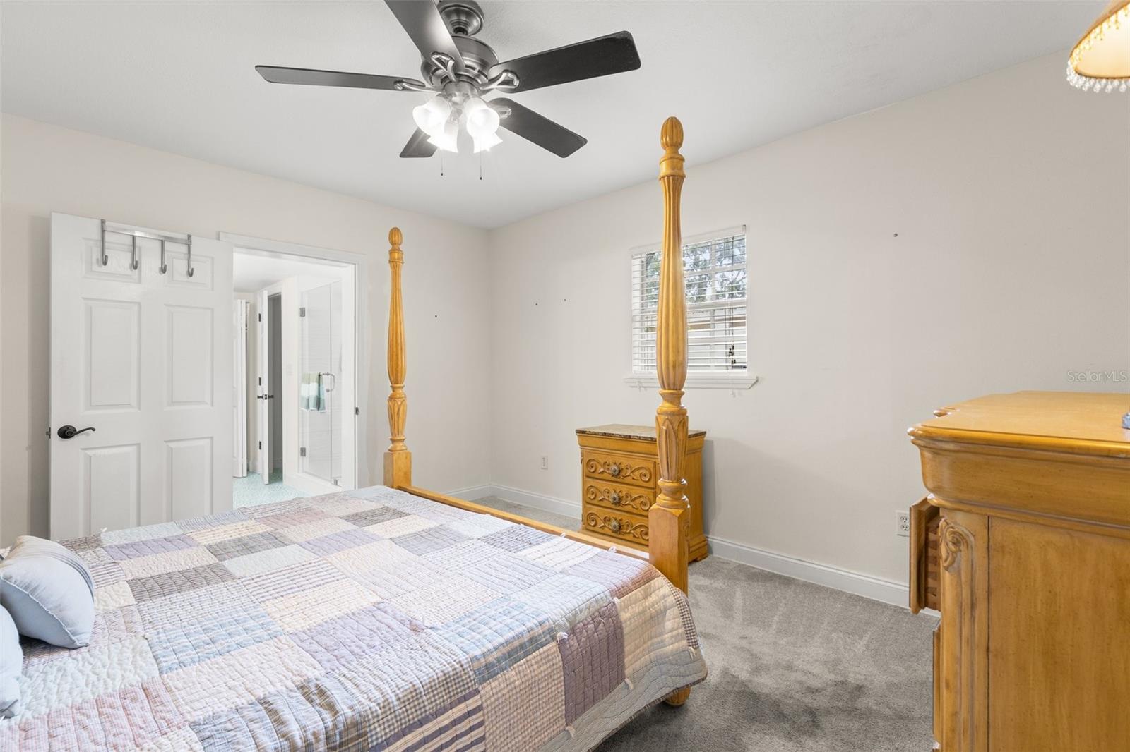 Listing photo id 12 for 3315 Villa Rosa Street