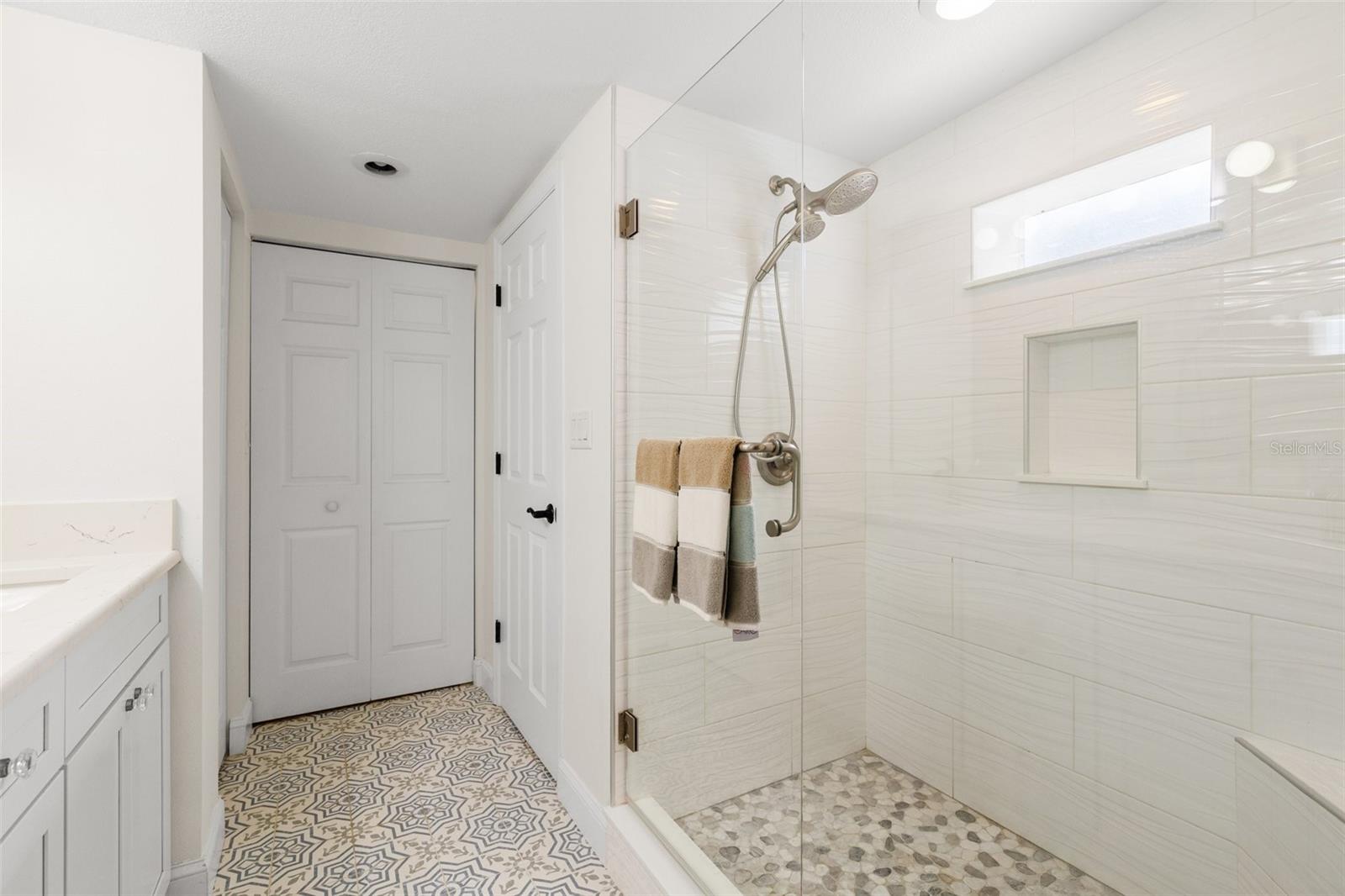 Listing photo id 14 for 3315 Villa Rosa Street