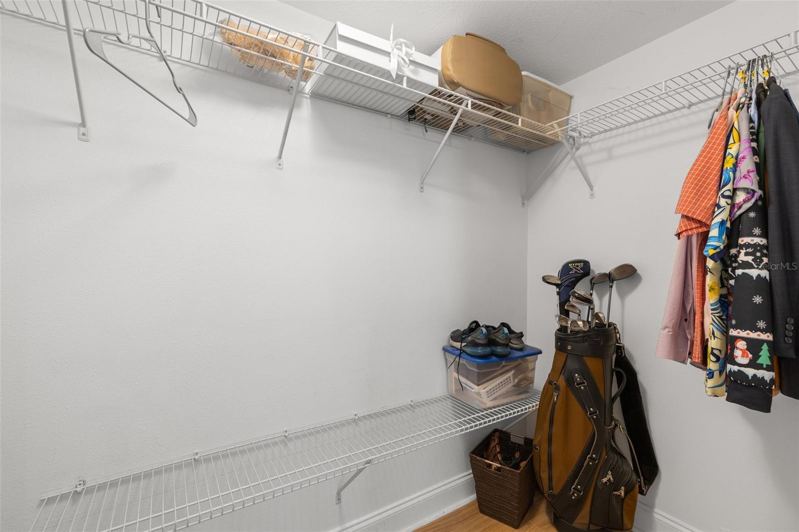 Listing photo id 15 for 3315 Villa Rosa Street