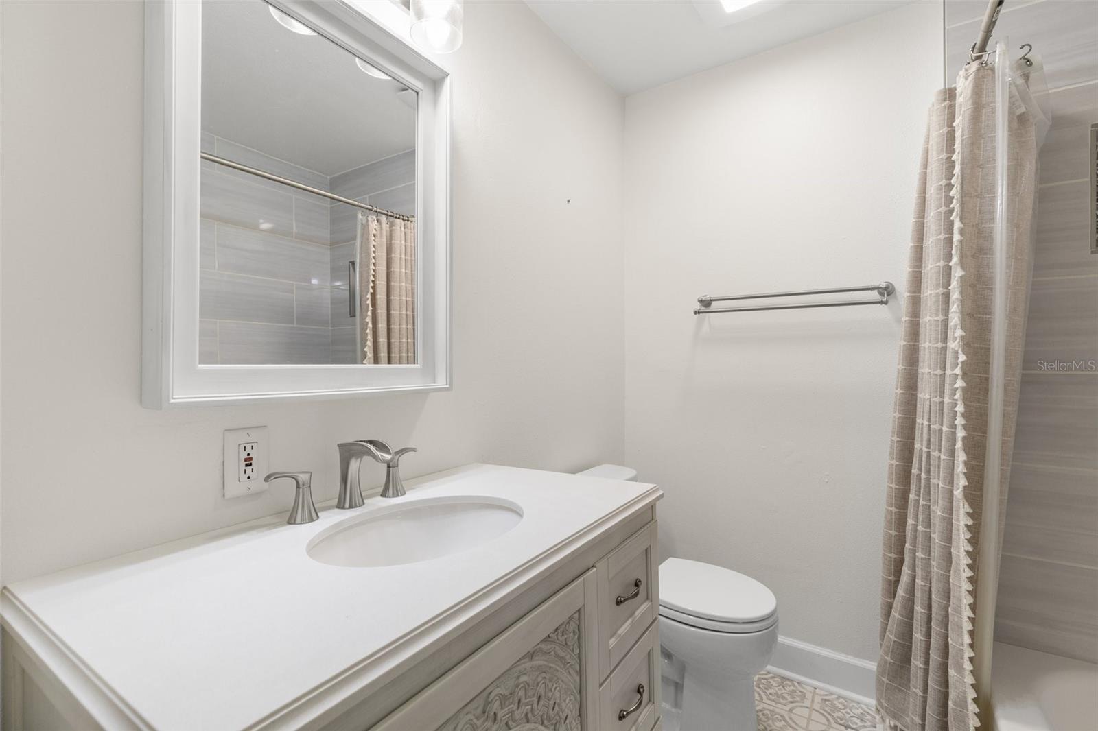 Listing photo id 18 for 3315 Villa Rosa Street