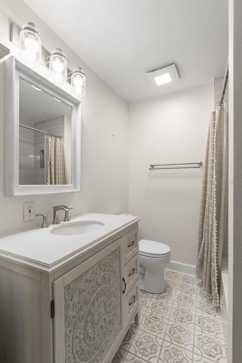 Listing photo id 19 for 3315 Villa Rosa Street