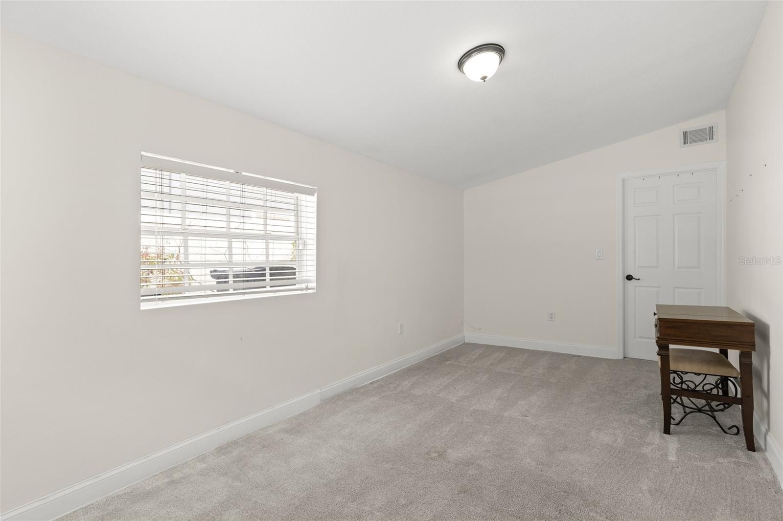 Listing photo id 20 for 3315 Villa Rosa Street