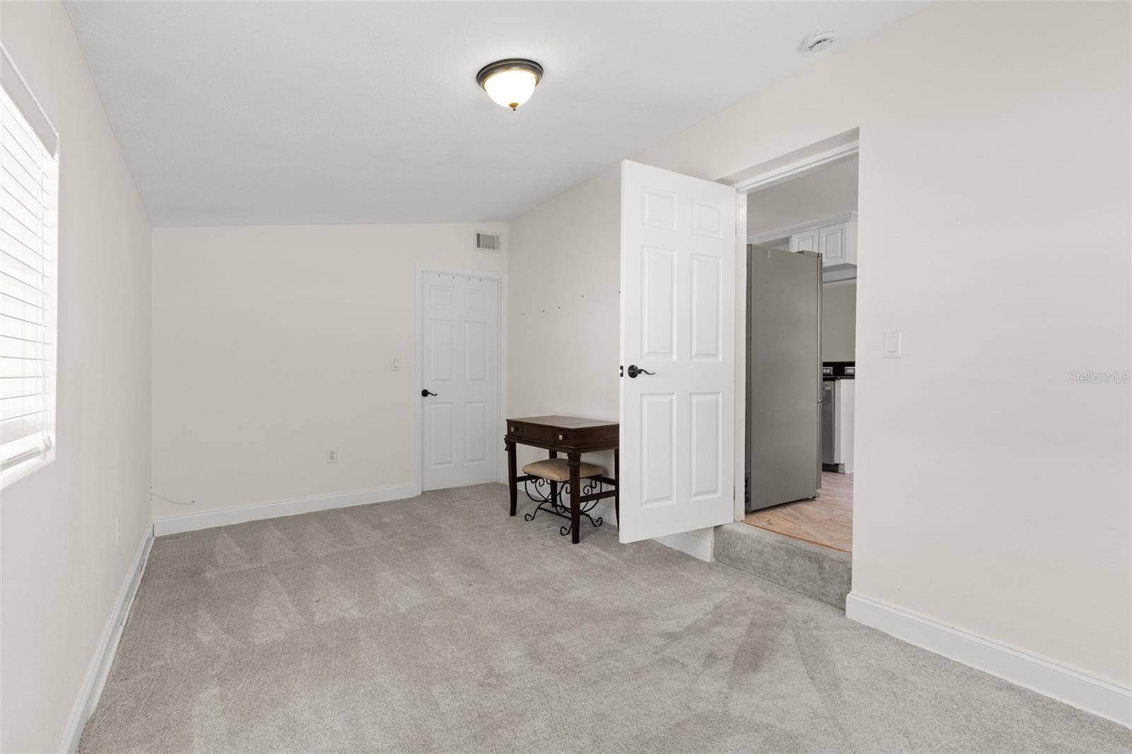 Listing photo id 21 for 3315 Villa Rosa Street