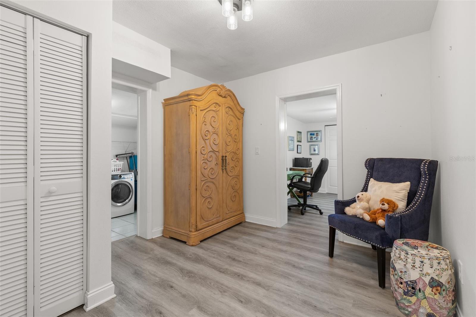 Listing photo id 23 for 3315 Villa Rosa Street