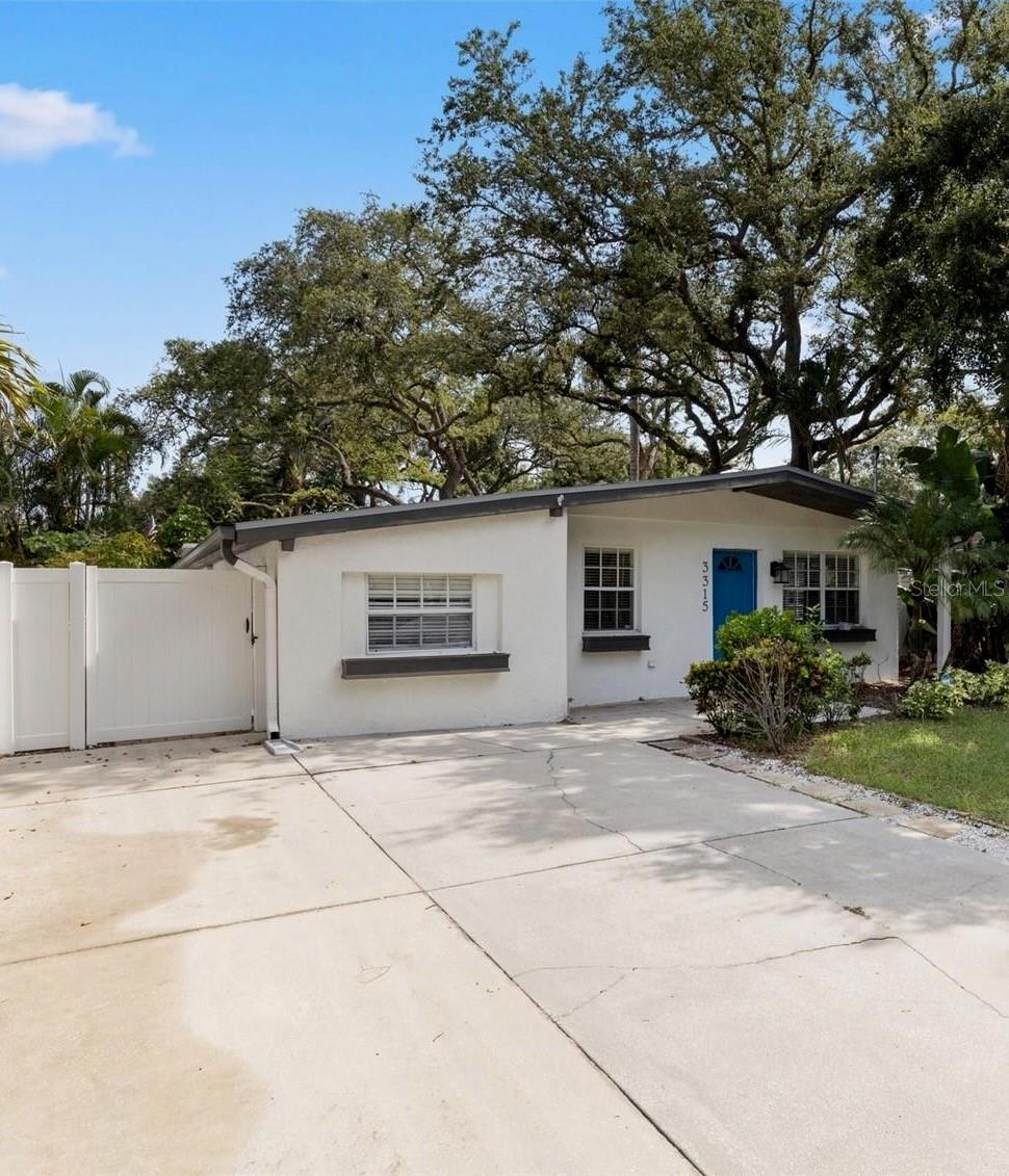 Listing photo id 30 for 3315 Villa Rosa Street
