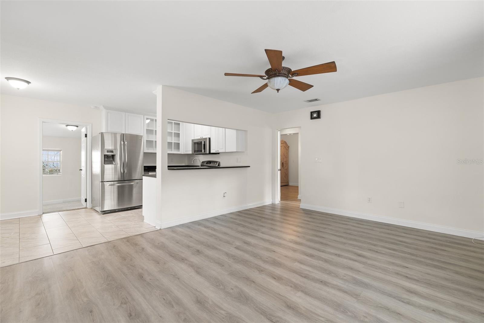 Listing photo id 3 for 3315 Villa Rosa Street