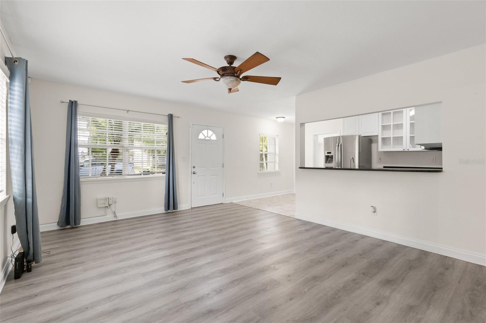 Listing photo id 4 for 3315 Villa Rosa Street