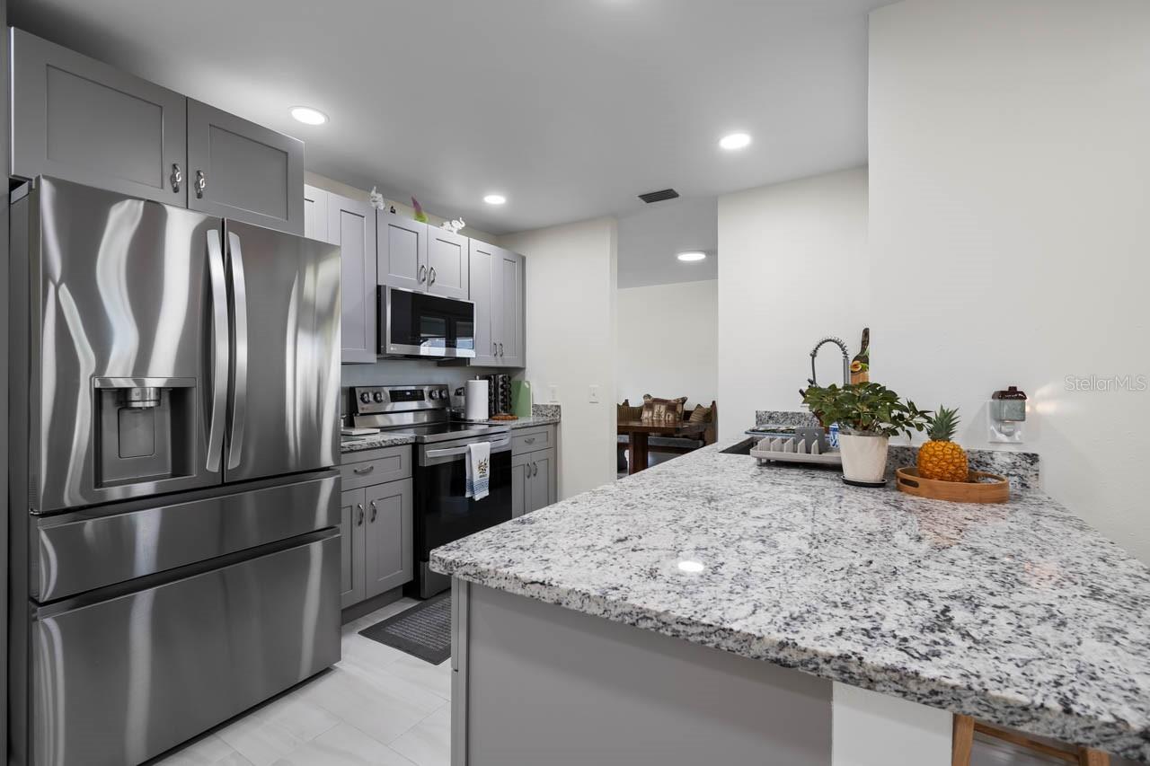 Listing photo id 11 for 803 Leisey Circle