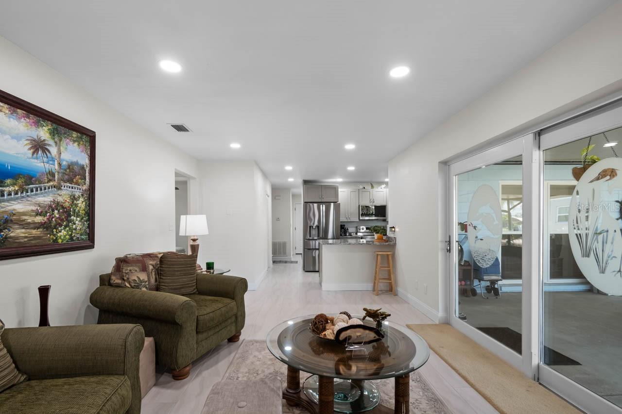 Listing photo id 18 for 803 Leisey Circle