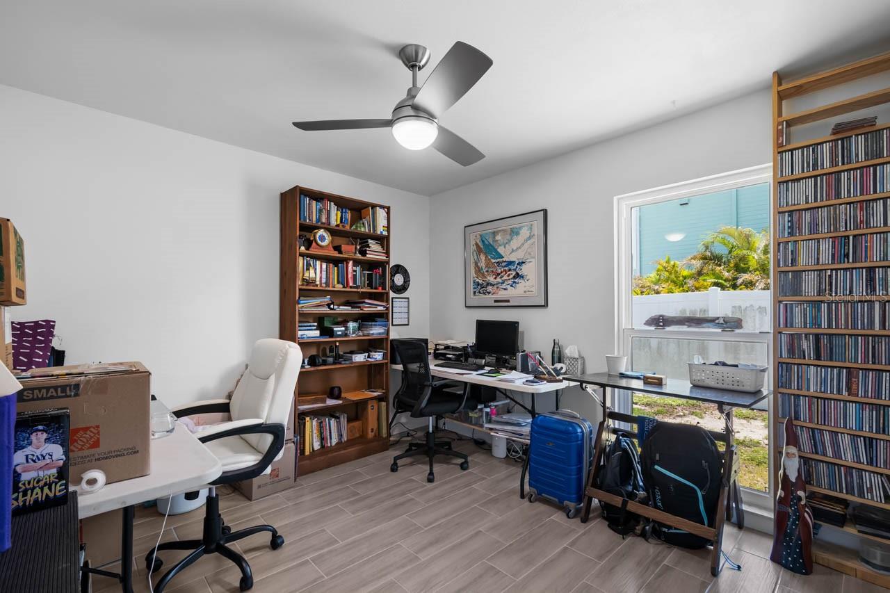 Listing photo id 22 for 803 Leisey Circle