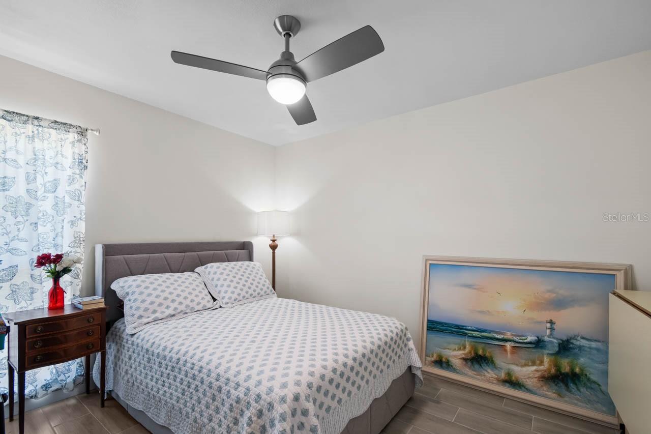 Listing photo id 24 for 803 Leisey Circle