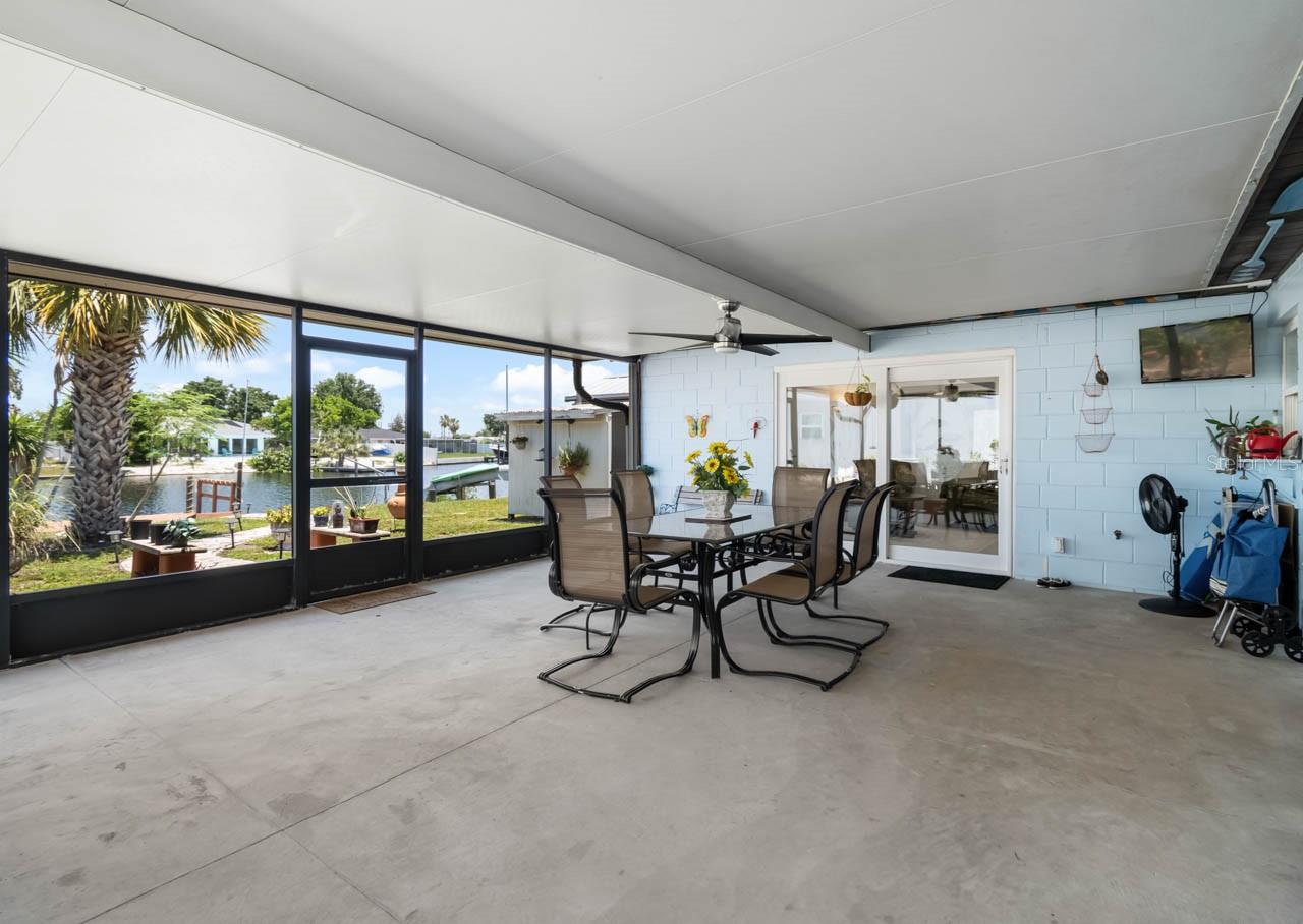 Listing photo id 26 for 803 Leisey Circle