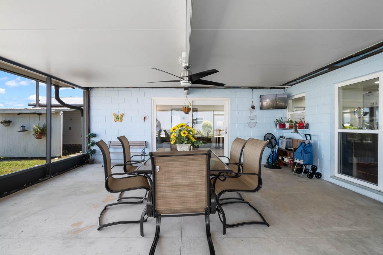 Listing photo id 27 for 803 Leisey Circle