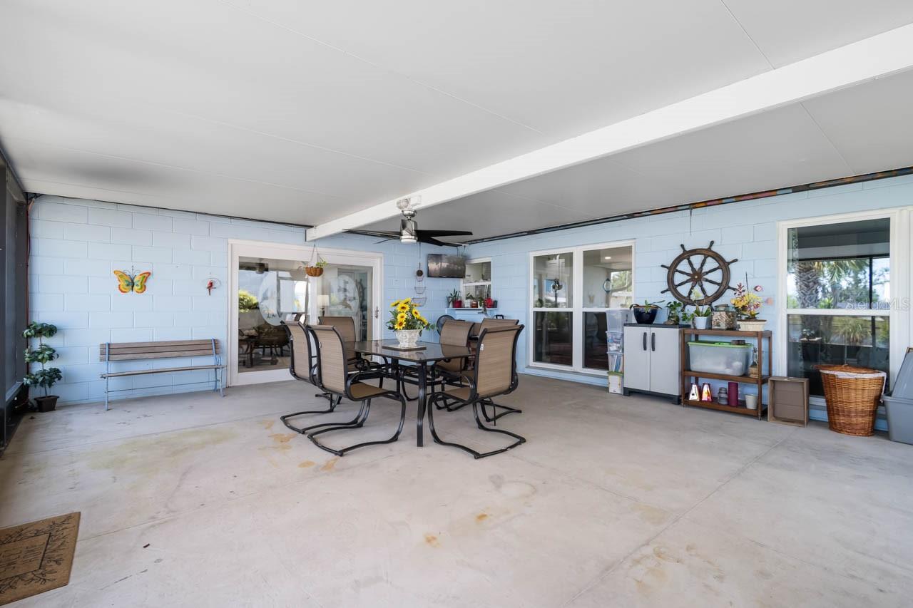 Listing photo id 28 for 803 Leisey Circle