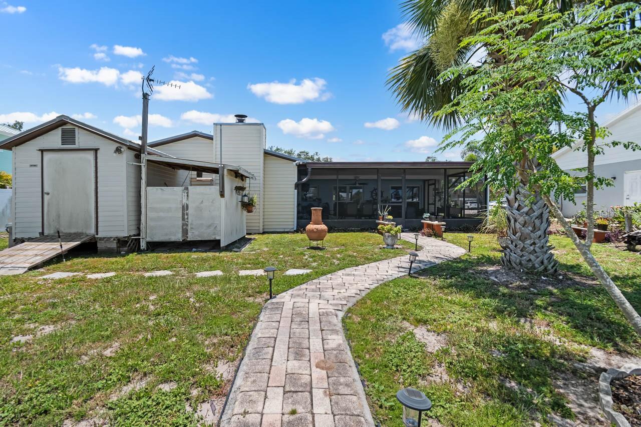 Listing photo id 33 for 803 Leisey Circle