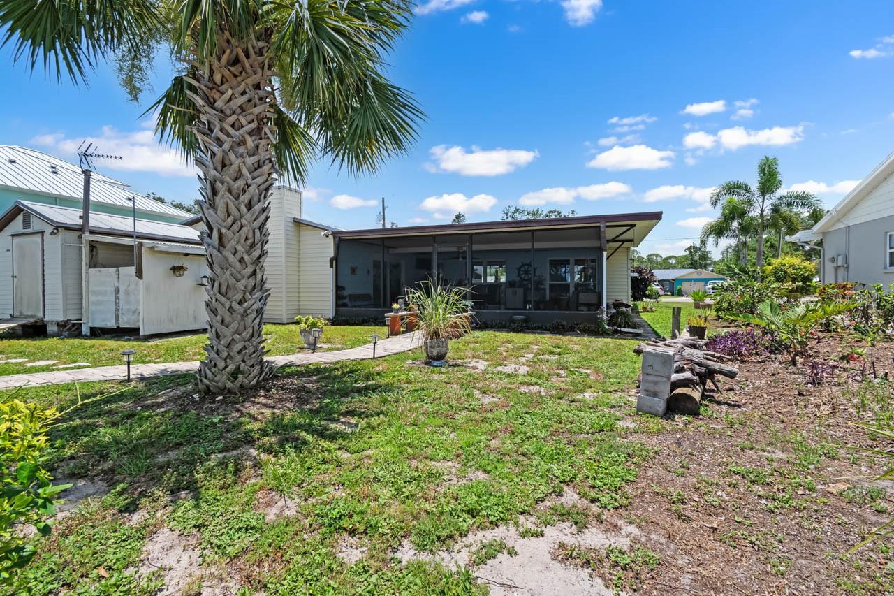 Listing photo id 34 for 803 Leisey Circle