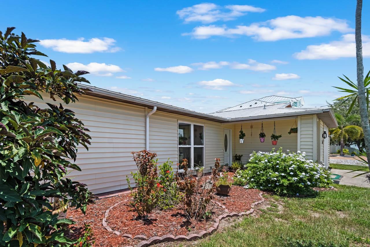 Listing photo id 37 for 803 Leisey Circle