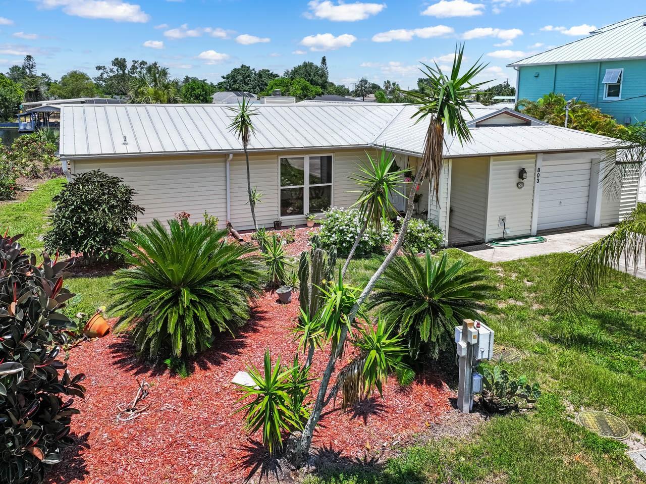 Listing photo id 2 for 803 Leisey Circle