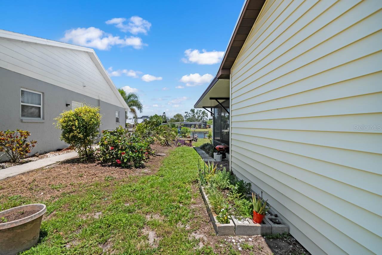 Listing photo id 38 for 803 Leisey Circle