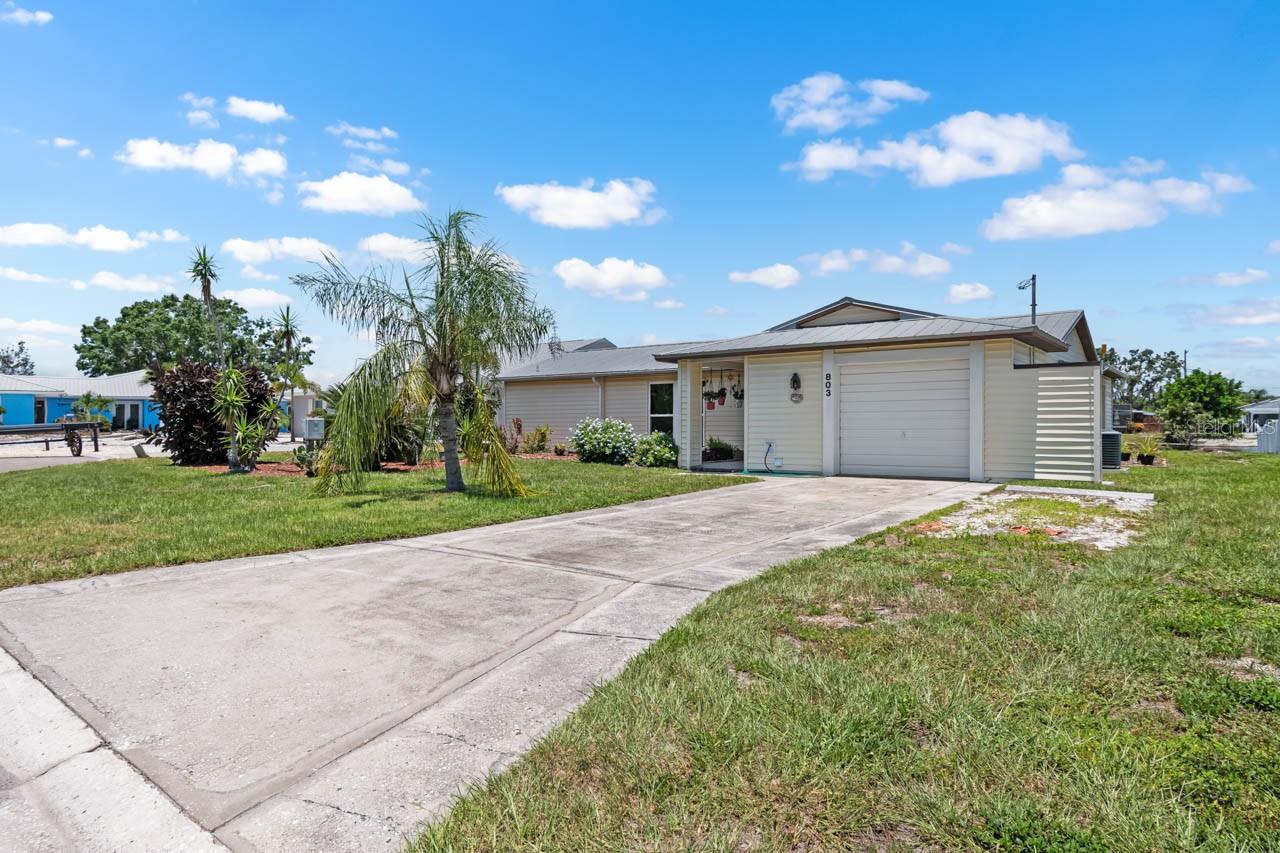 Listing photo id 4 for 803 Leisey Circle