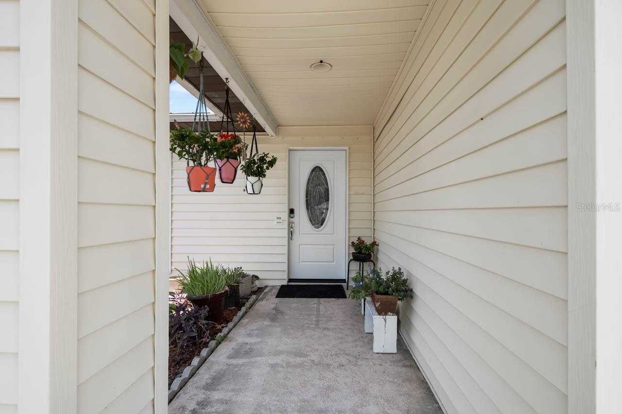 Listing photo id 5 for 803 Leisey Circle