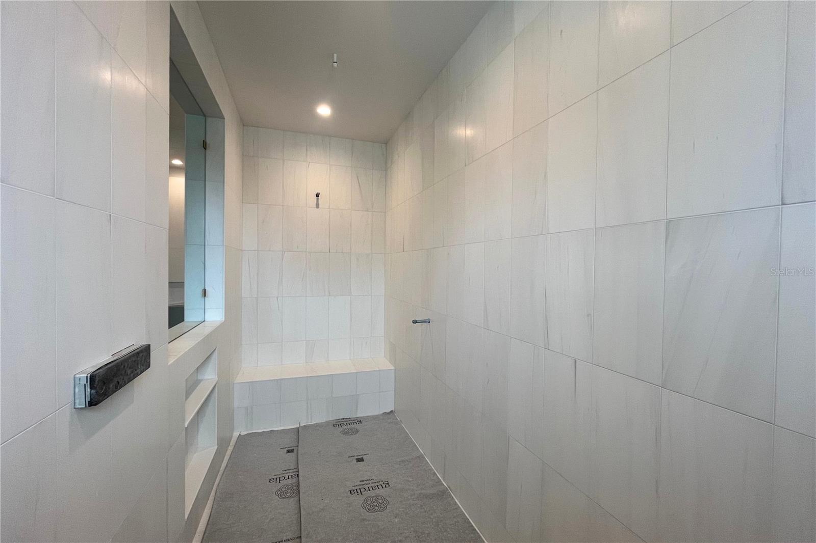 Listing photo id 10 for 2606 Dundee Street